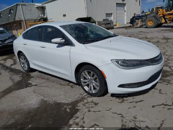 2017 Chrysler 200 Touring