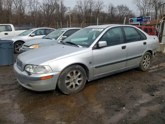 2001 Volvo S40