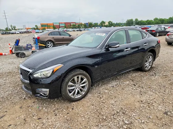 2015 INFINITI Q70