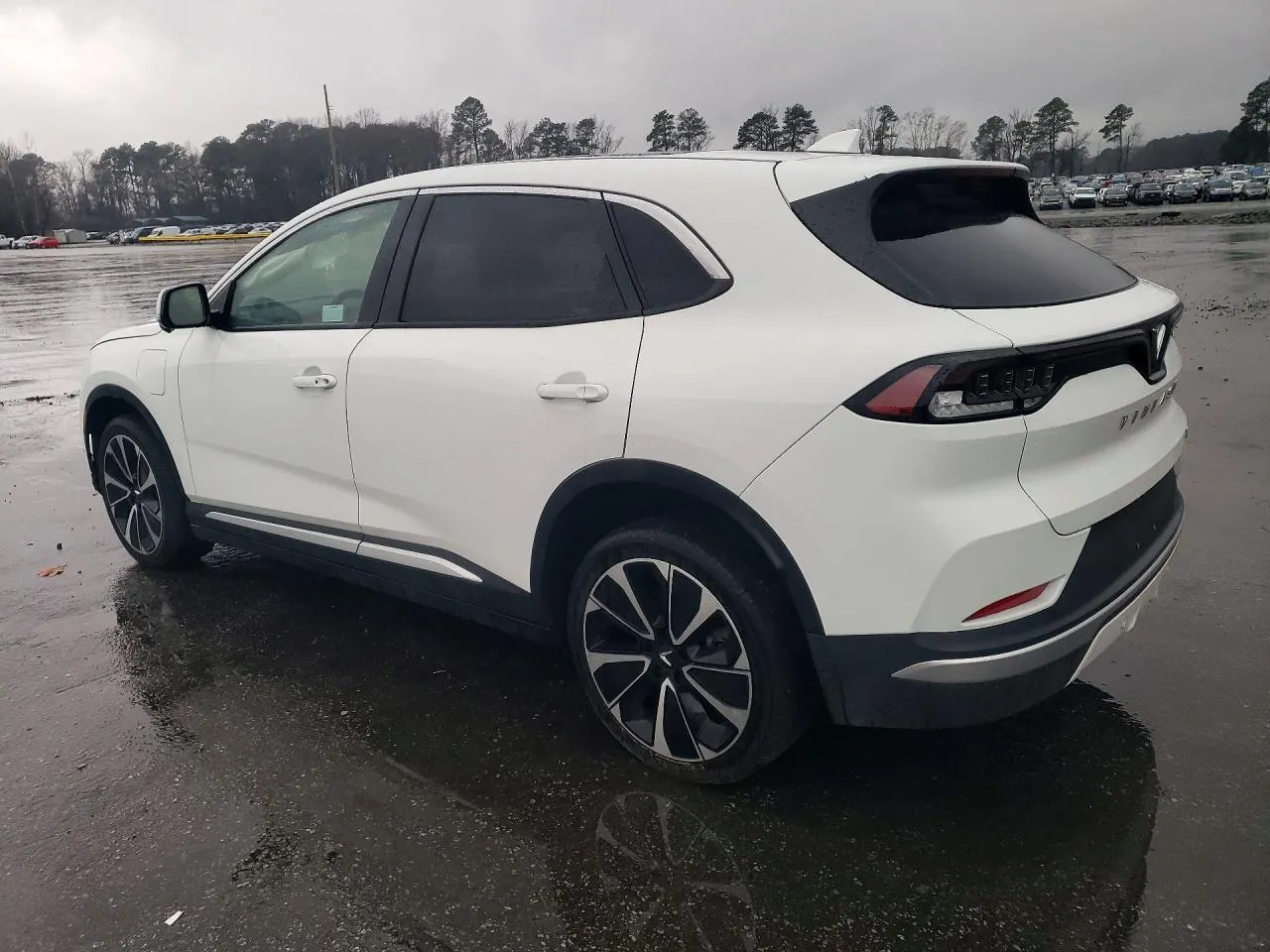 2025 VinFast VF 8 Plus