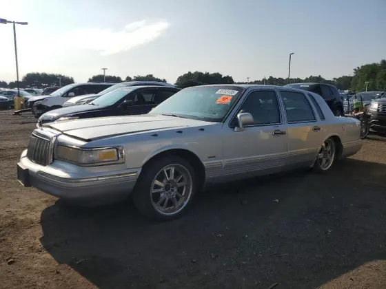 1995 Lincoln Town Car Signature