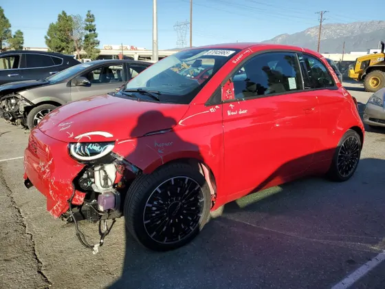 2024 FIAT 500e INSPI(RED)