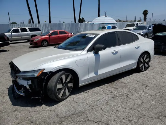 2025 Volvo S60 Plug-In Hybrid Ultra