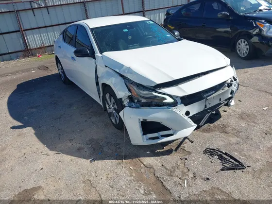 2024 Nissan Altima 2.5 S