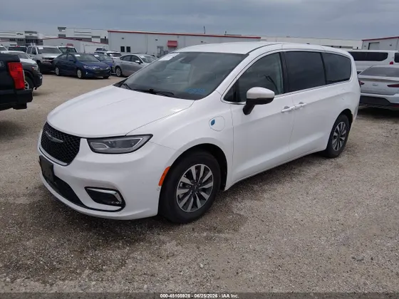 2023 Chrysler Pacifica Hybrid Touring L