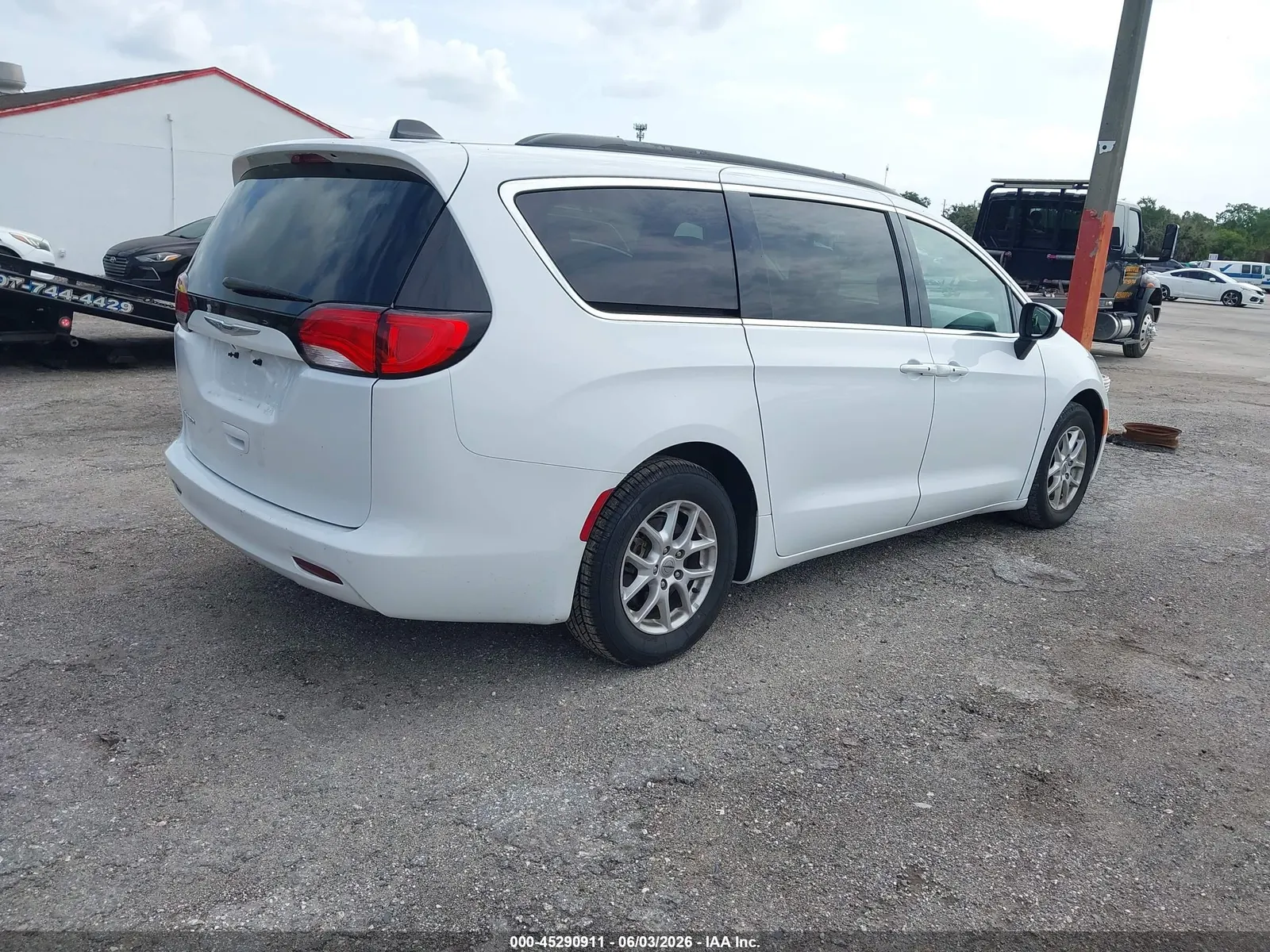 2021 Chrysler Voyager LXI