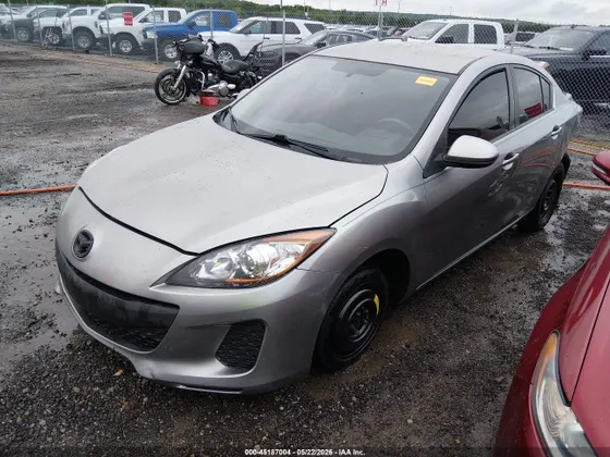 2013 Mazda Mazda3 i Sport