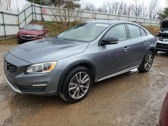 2018 Volvo S60 Cross Country T5