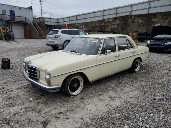 1969 Mercedes-Benz 220 220D
