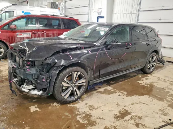 2025 Volvo V60 Cross Country Plus