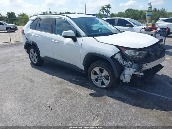 2020 Toyota RAV4 XLE