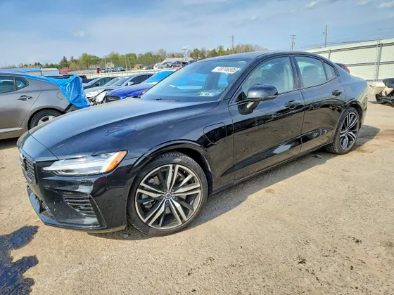 2022 Volvo S60 Recharge Plug-In Hybrid R-Design Expression
