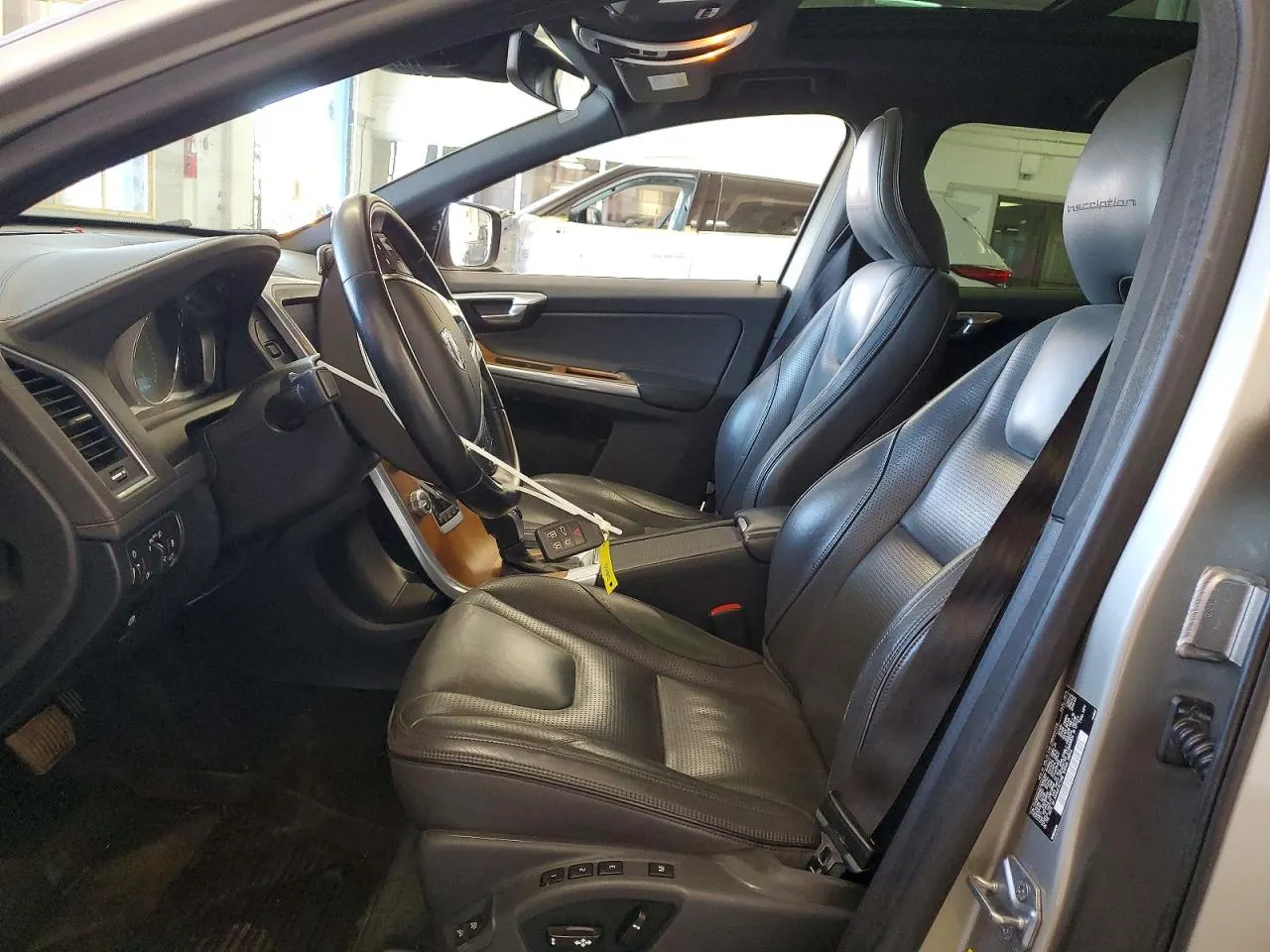 2015 Volvo XC60 T6 Platinum