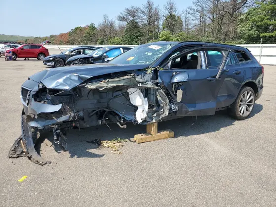 2021 Volvo V60 Momentum