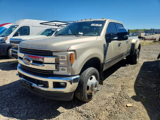 2017 Ford Super Duty F-350 DRW Lariat
