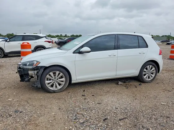 2019 Volkswagen Golf S