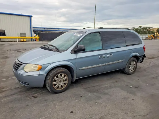 2006 Chrysler Town & Country LWB Touring