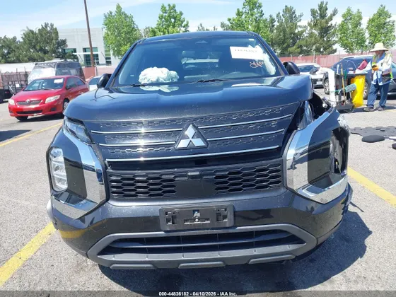 2022 Mitsubishi Outlander ES