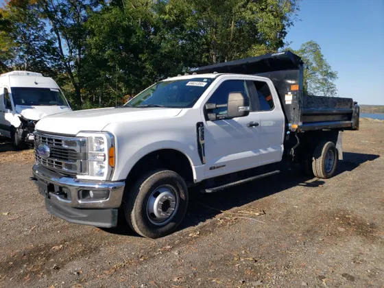 2023 Ford Super Duty F-350 DRW XL