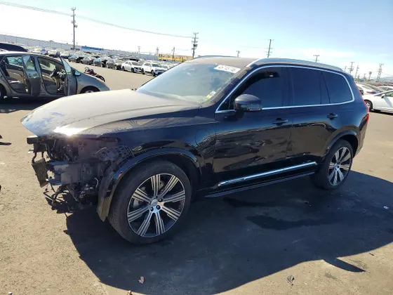 2024 Volvo XC90 Recharge Plug-In Hybrid Plus Bright Theme