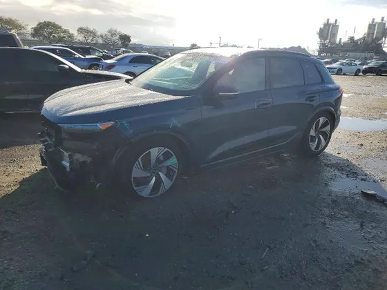 2025 Audi Q6 e-tron Prestige