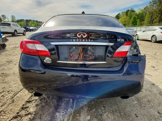 2011 INFINITI M56
