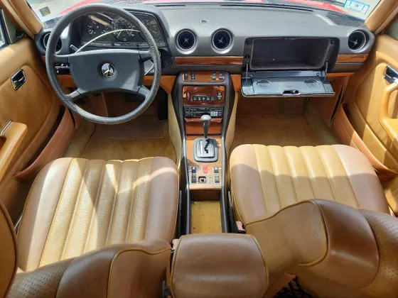 1983 Mercedes-Benz 300 Series 300D-T