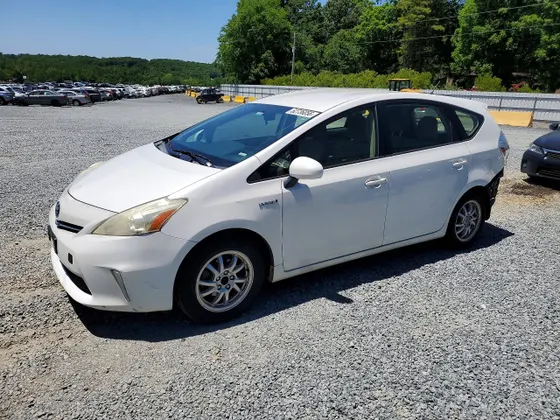 2013 Toyota Prius v Five