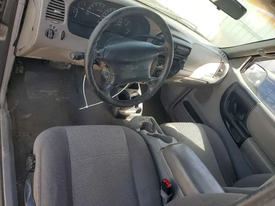 2000 Mazda B-Series 4WD Truck SE