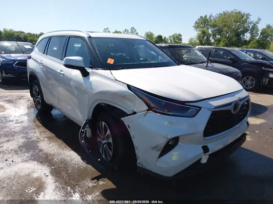 2021 Toyota Highlander XLE