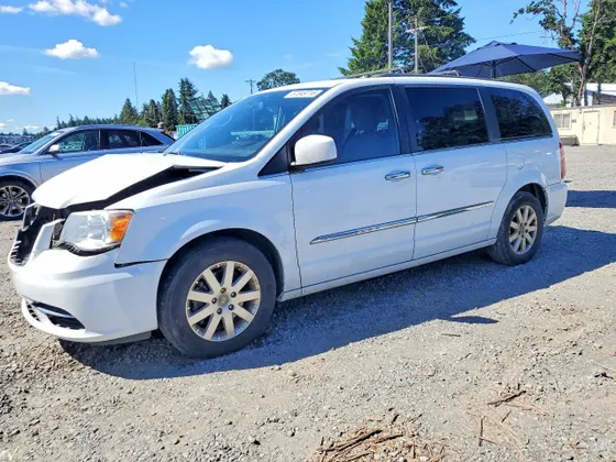 2016 Chrysler Town & Country Touring