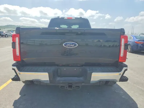 2026 Ford Super Duty F-350 DRW LARIAT