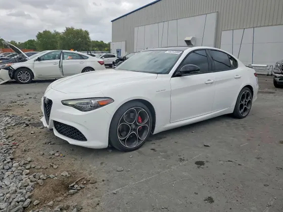 2023 Alfa Romeo Giulia Veloce