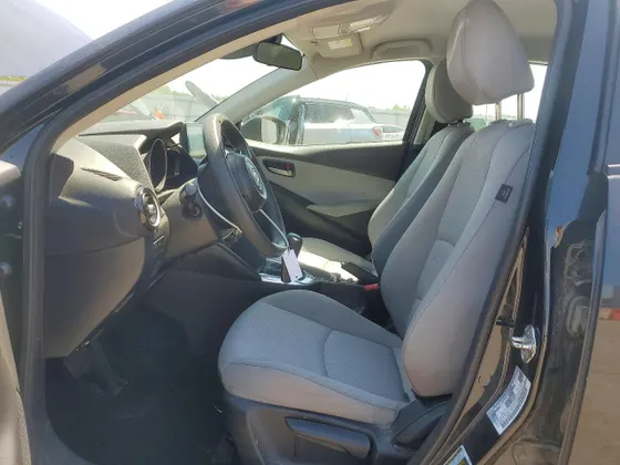 2020 Toyota Yaris Hatchback LE
