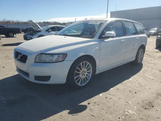 2010 Volvo V50 2.4I