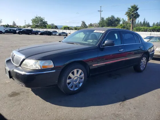 2010 Lincoln Town Car Executive L w/Livery Pkg