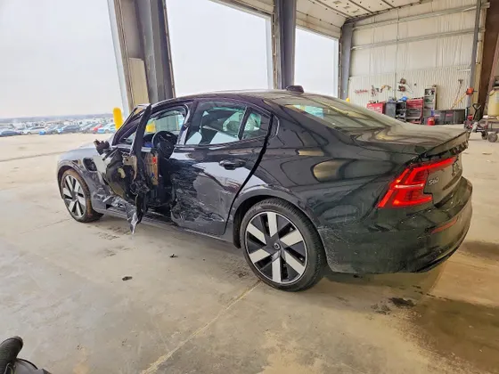 2024 Volvo S60 Recharge Plug-In Hybrid Ultimate Dark Theme