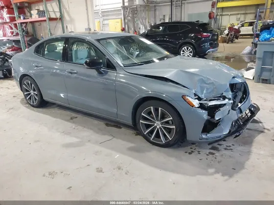 2022 Volvo S60 Momentum