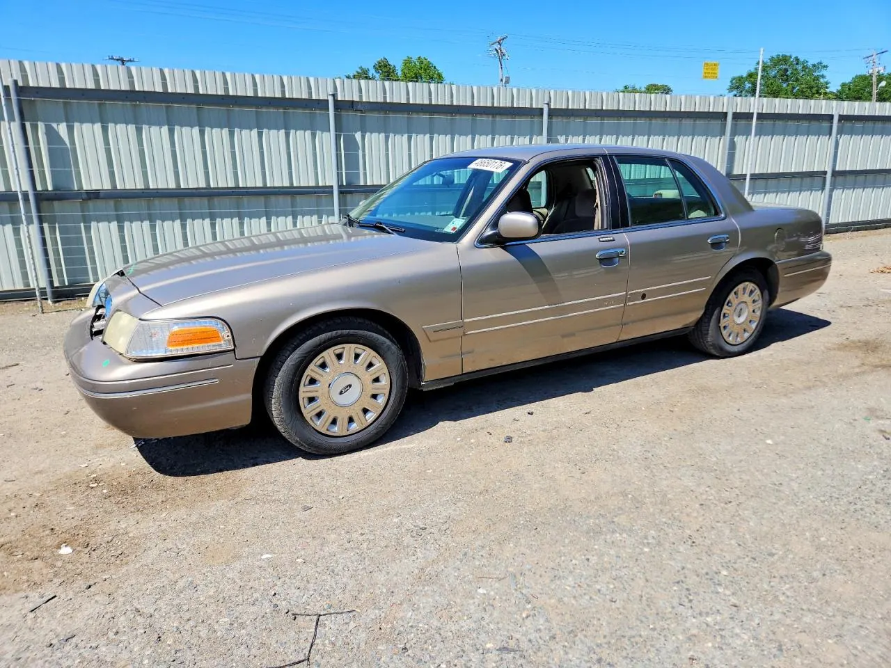 2003 Ford Crown Victoria Standard