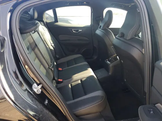 2024 Volvo S60 Recharge Plug-In Hybrid Plus Black Edition