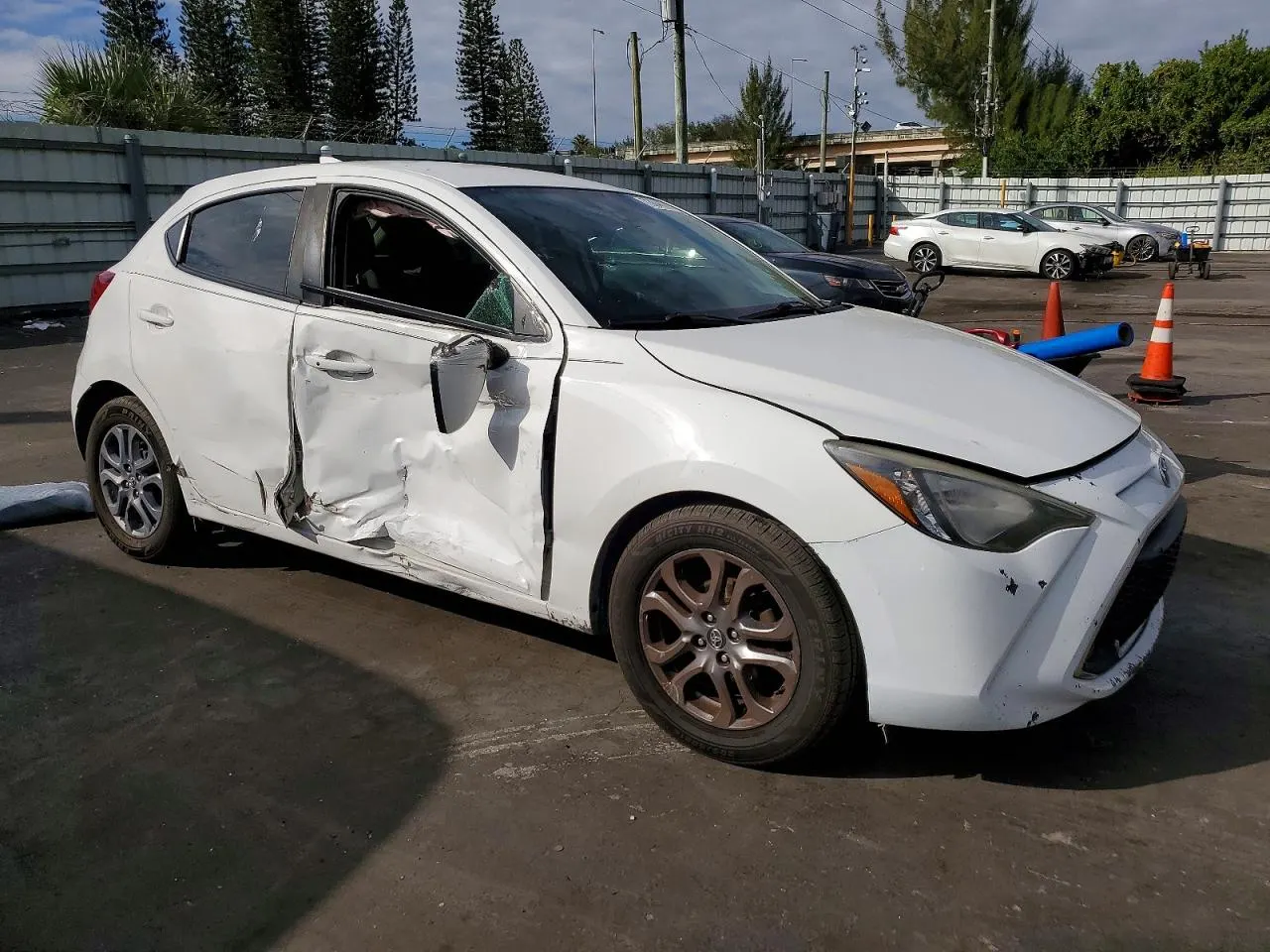 2020 Toyota Yaris Hatchback LE
