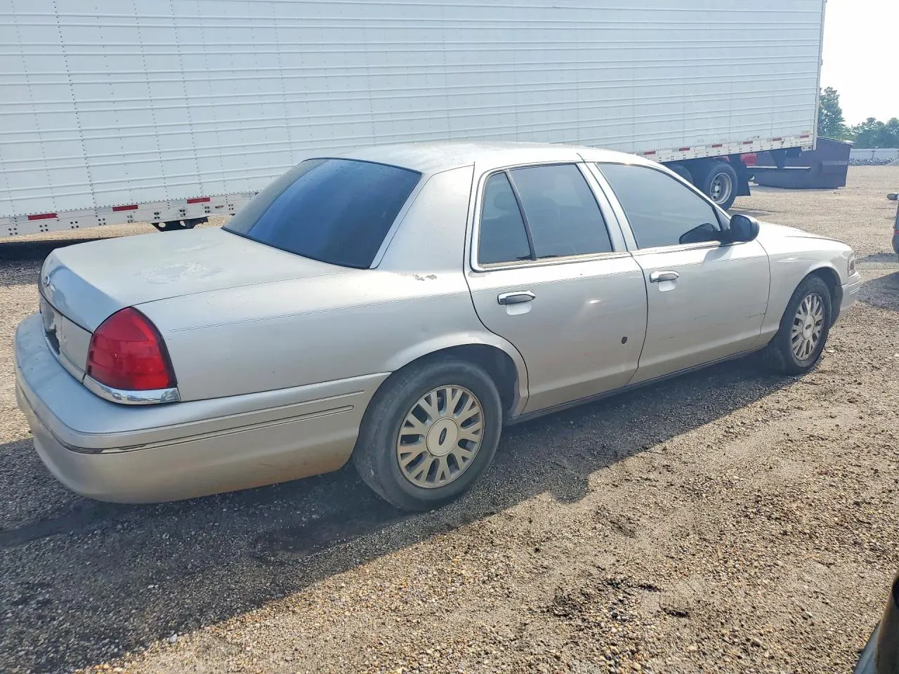 2004 Ford Crown Victoria LX