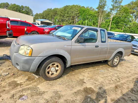 2003 Nissan Frontier 2WD XE