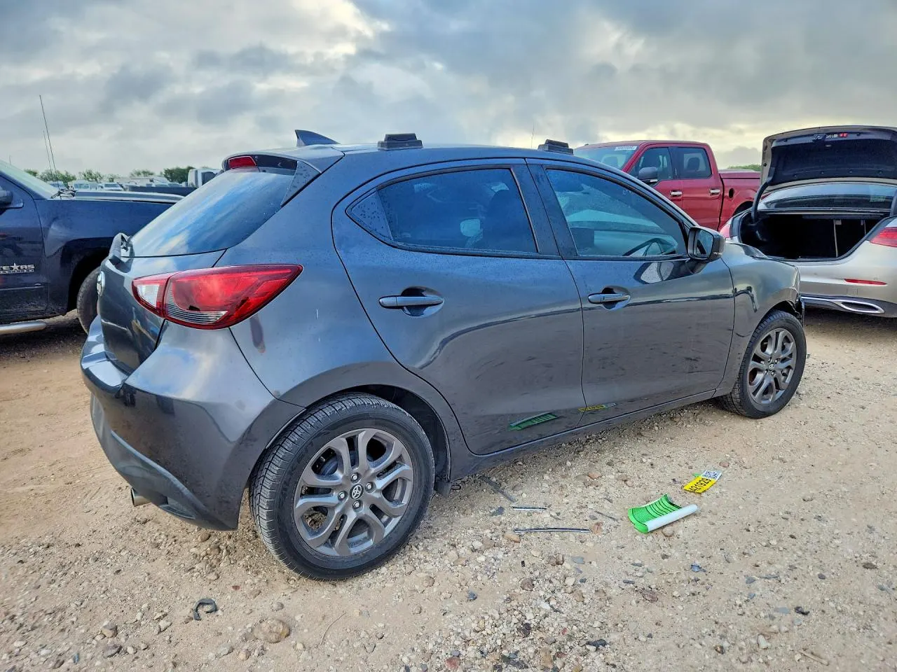 2020 Toyota Yaris Hatchback LE