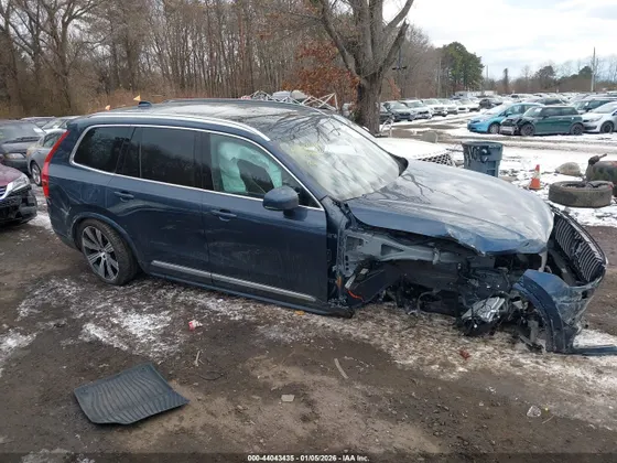 2025 Volvo XC90 Plug-In Hybrid Ultra