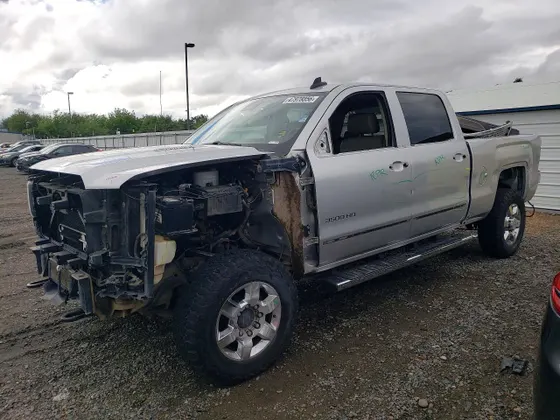 2015 GMC Sierra 3500HD available WiFi SLT