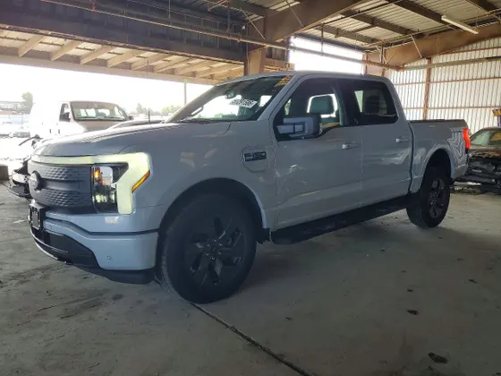2025 Ford F-150 Lightning Flash