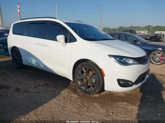 2019 Chrysler Pacifica Touring L