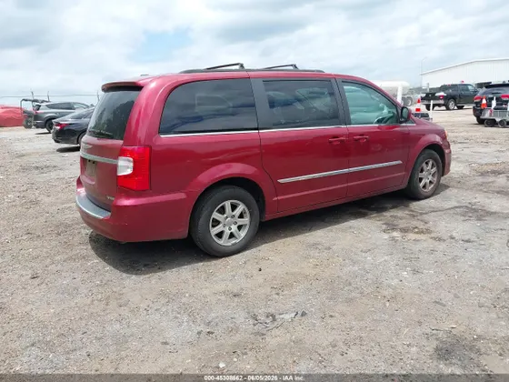 2013 Chrysler Town & Country Touring