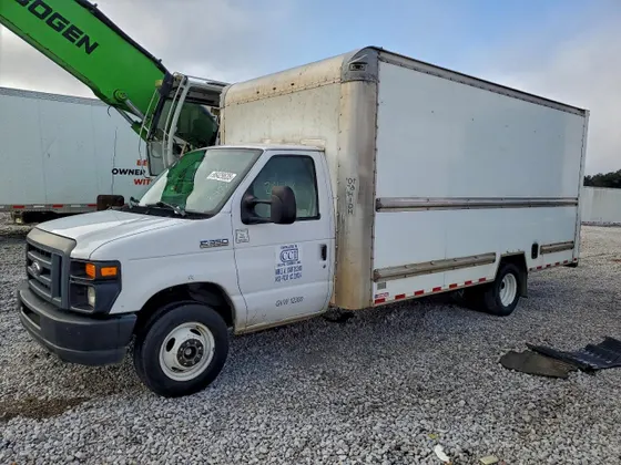 2016 Ford Econoline Commercial Cutaway E350 SUPER DUTY CUTAWAY VAN